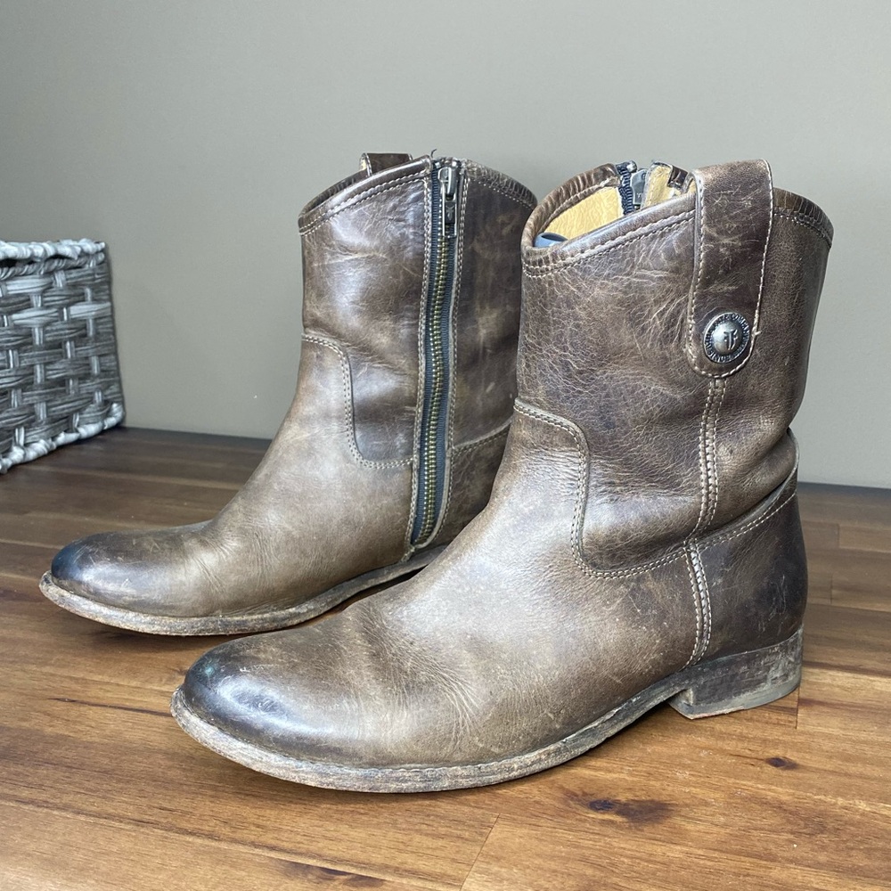 FYRE MELISSA BUTTON SHORTY BOOT